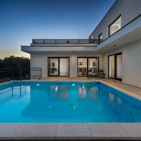 Beautiful Loto, In Dalmatia, With A Pool Posedarje