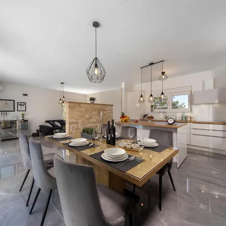 Beautiful Loto, In Dalmatia, With A Pool Villa