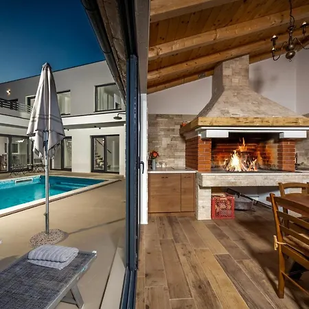 Beautiful Loto, In Dalmatia, With A Pool * Posedarje