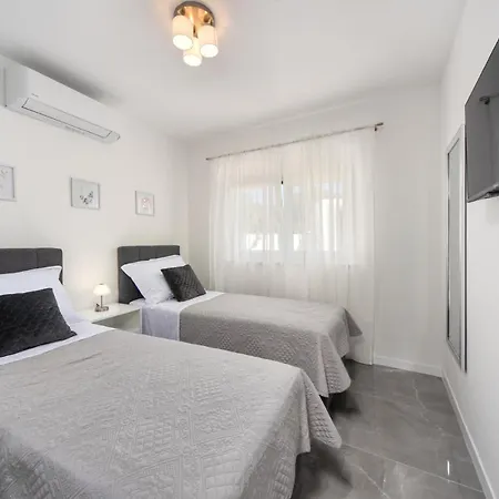 Villa Beautiful Loto, In Dalmatia, With A Pool *