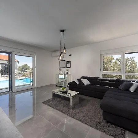 Villa Beautiful Loto, In Dalmatia, With A Pool