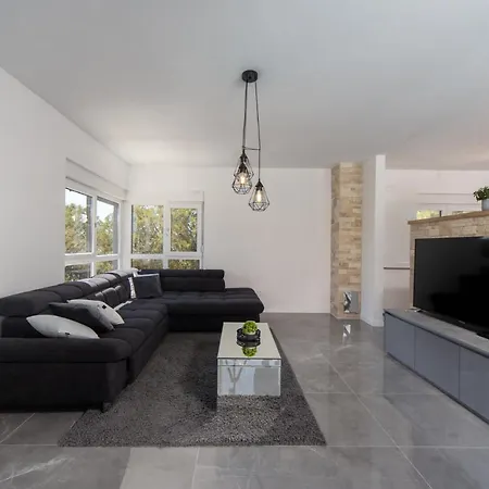 Villa Beautiful Loto, In Dalmatia, With A Pool *
