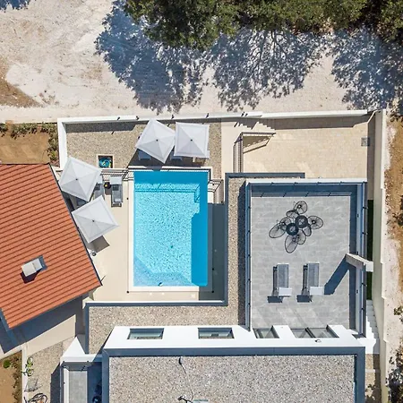 Beautiful Loto, In Dalmatia, With A Pool Posedarje