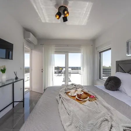 Beautiful Loto, In Dalmatia, With A Pool *